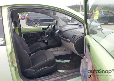 2000 Volkswagen New Beetle Gl z USA, uszkodzony, nr VIN 3VWBC21C1YM422224